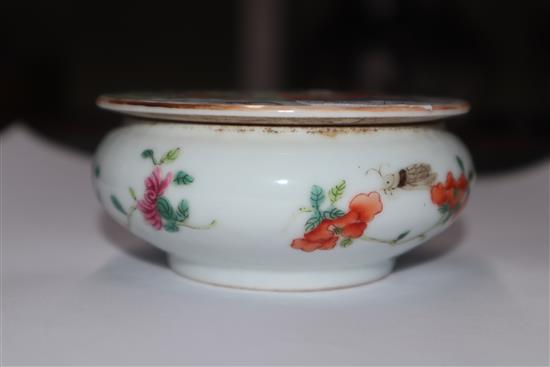 A Chinese famille rose jar and cover height 4cm